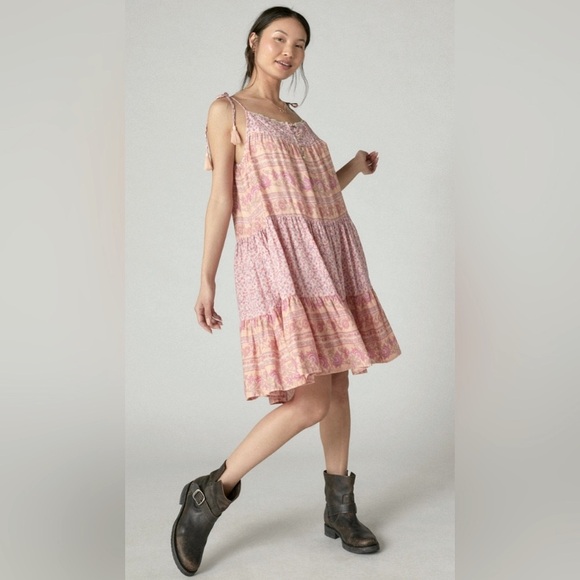 NWT Lucky Brand Women’s Flouncy Contrasting Tiered Floral Print Tie Sleeve Dress - Picture 3 of 5